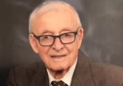 Portrait photo of a man wearing glasses